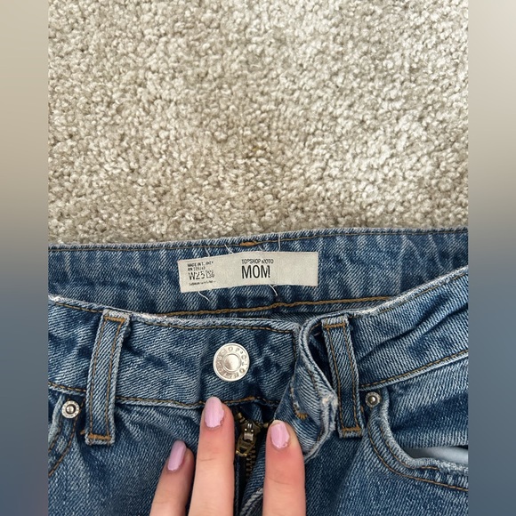 TopShop mom jeans ripped in knees dark blue 25w - Picture 2 of 4